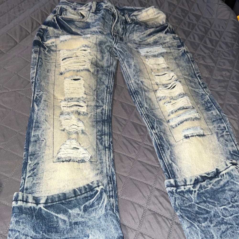 BOYS DISTRESSED BLUE JEANS